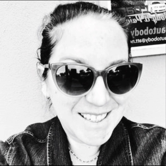 ๐ Meet your Posher, Rachel! ๐ - Picture 5 of 7